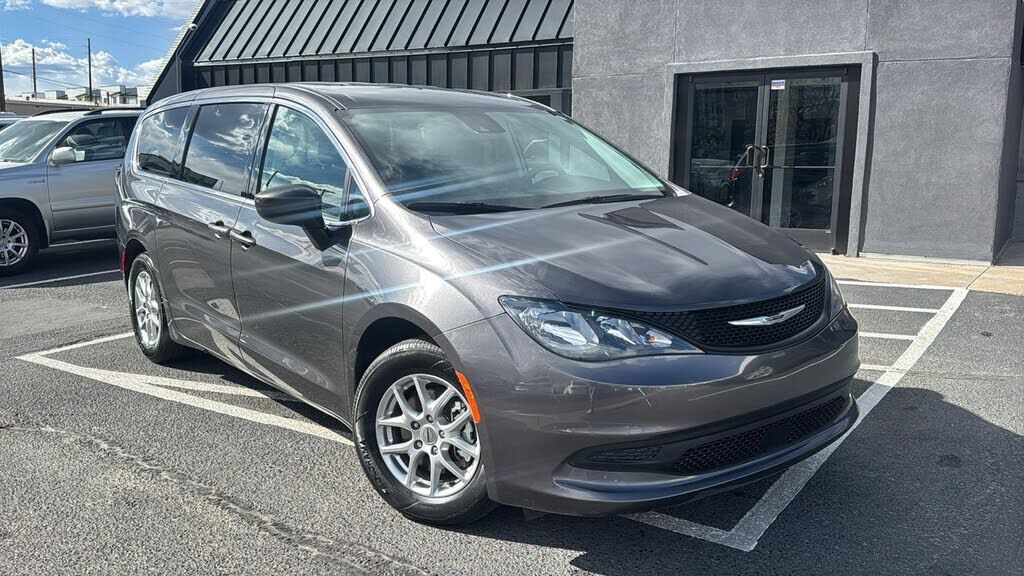 2023 CHRYSLER Voyager