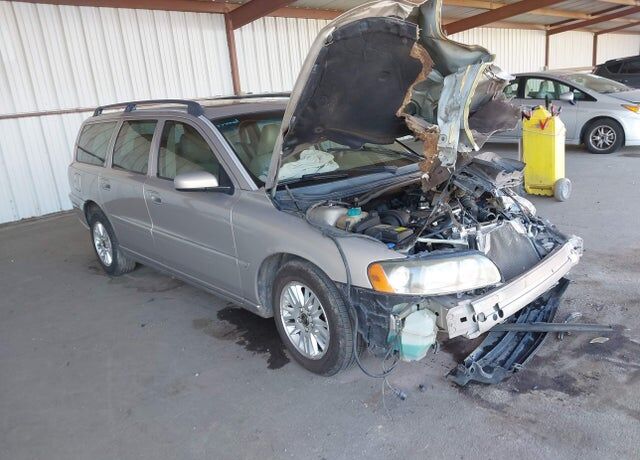 2005 VOLVO V70