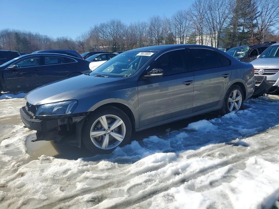 2013 VOLKSWAGEN Passat