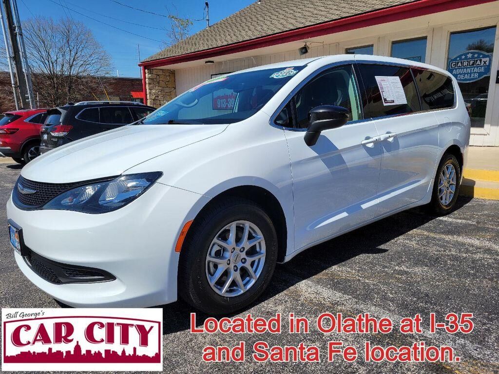 2024 CHRYSLER Voyager