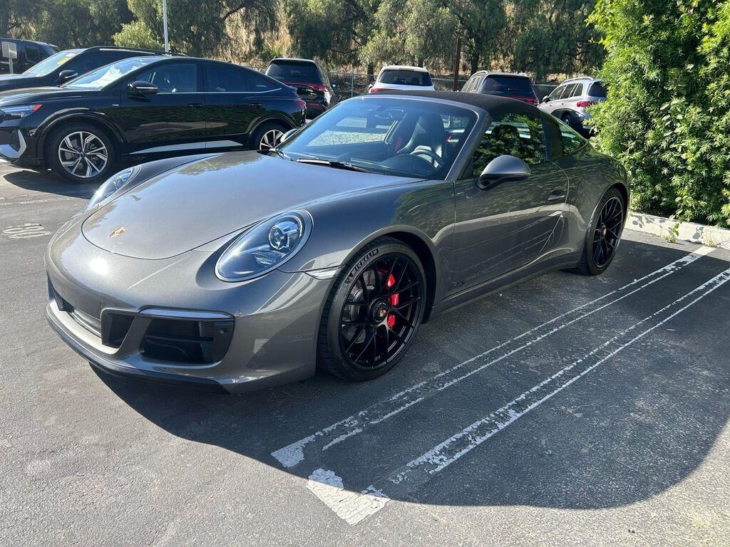 2019 PORSCHE 911