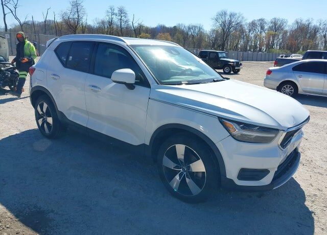 2020 VOLVO XC40