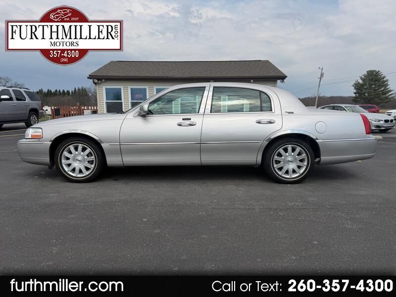 2010 LINCOLN Town Car