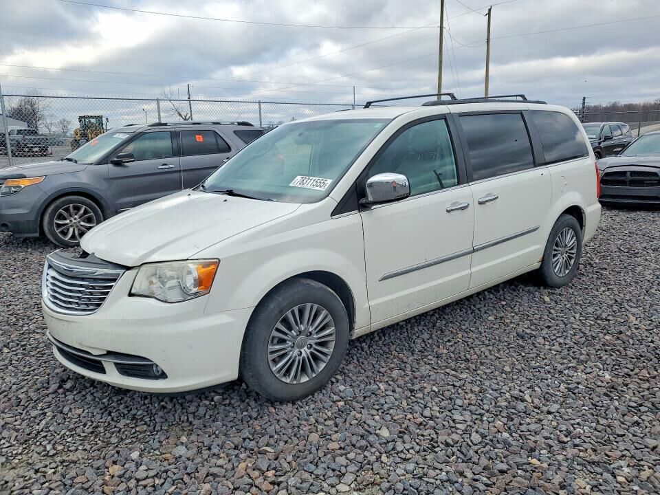 2013 CHRYSLER Town and Country
