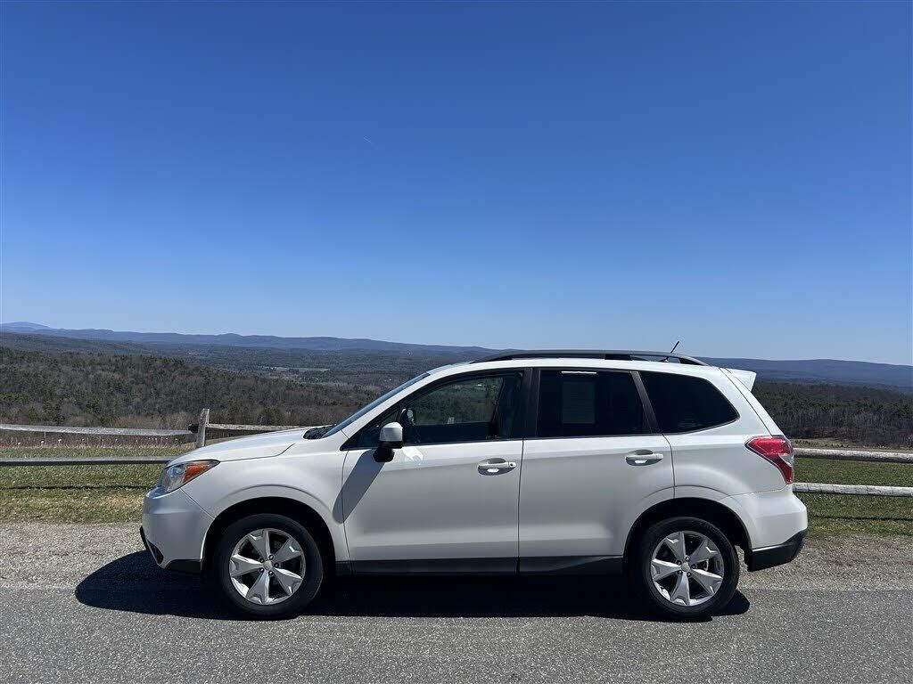 2015 SUBARU Forester