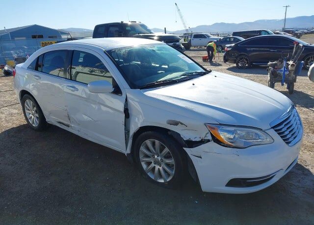 2013 CHRYSLER 200