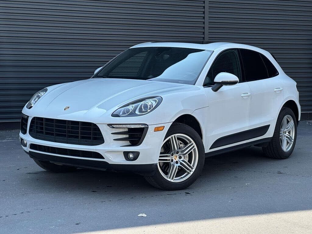 2016 PORSCHE Macan
