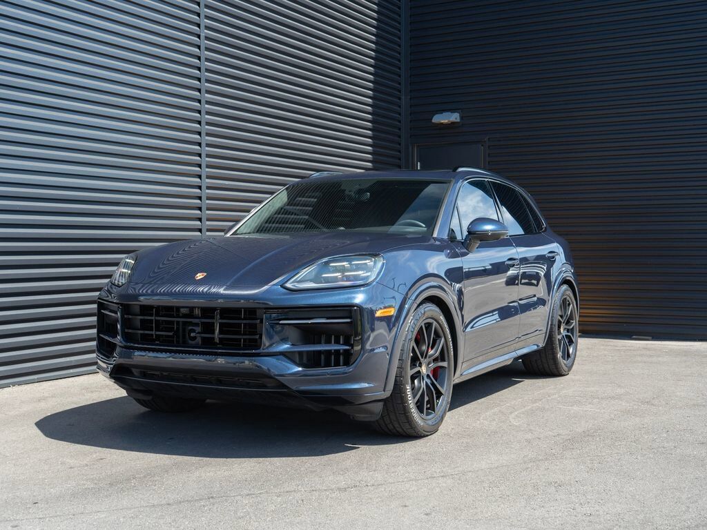2025 PORSCHE Cayenne