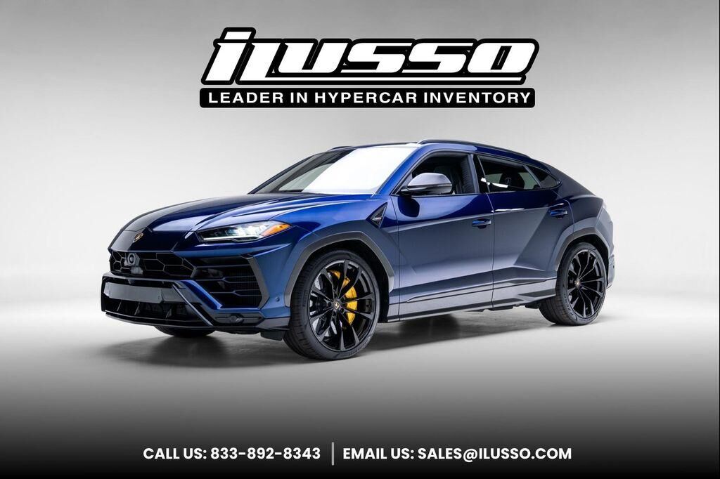 2022 LAMBORGHINI URUS