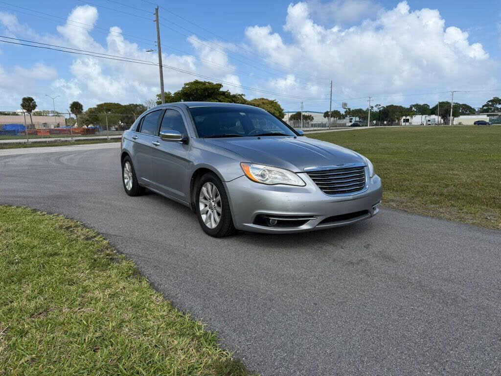 2013 CHRYSLER 200