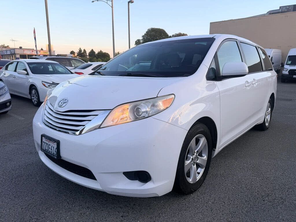 2017 TOYOTA Sienna