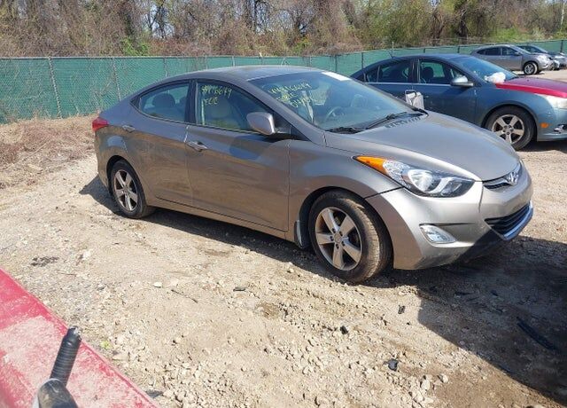 2013 HYUNDAI Elantra