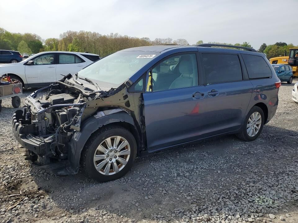 2017 TOYOTA Sienna