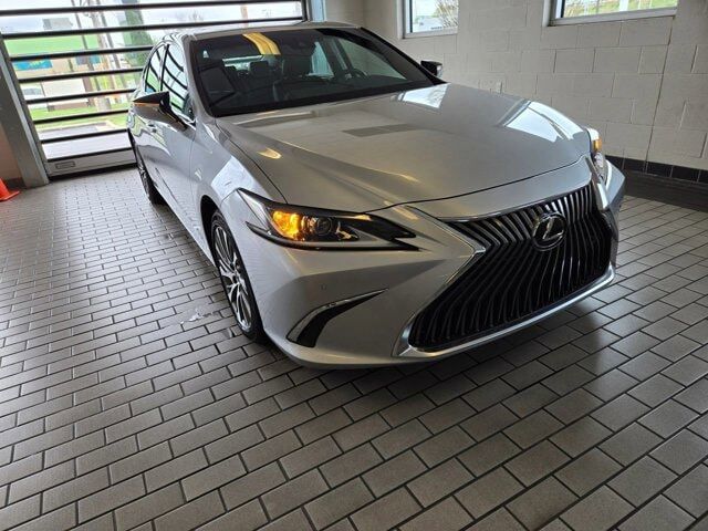 2020 LEXUS ES