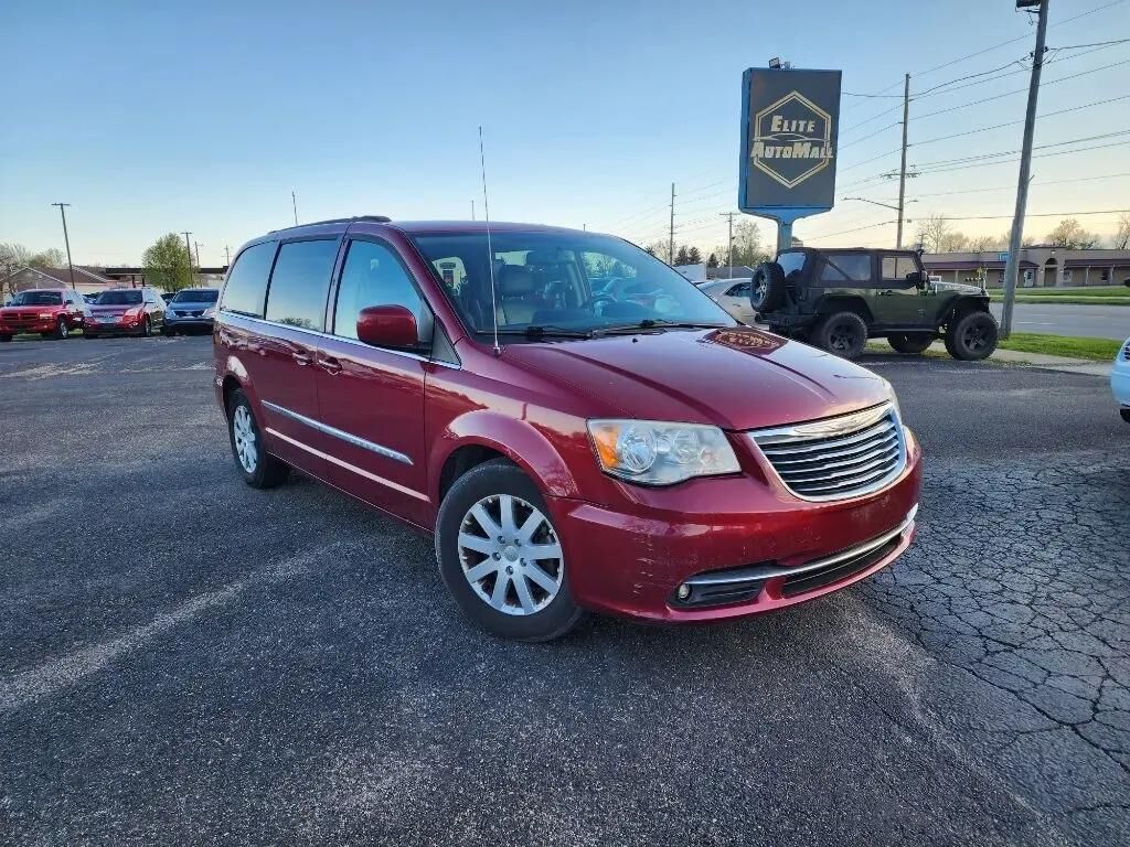 2013 CHRYSLER Town and Country
