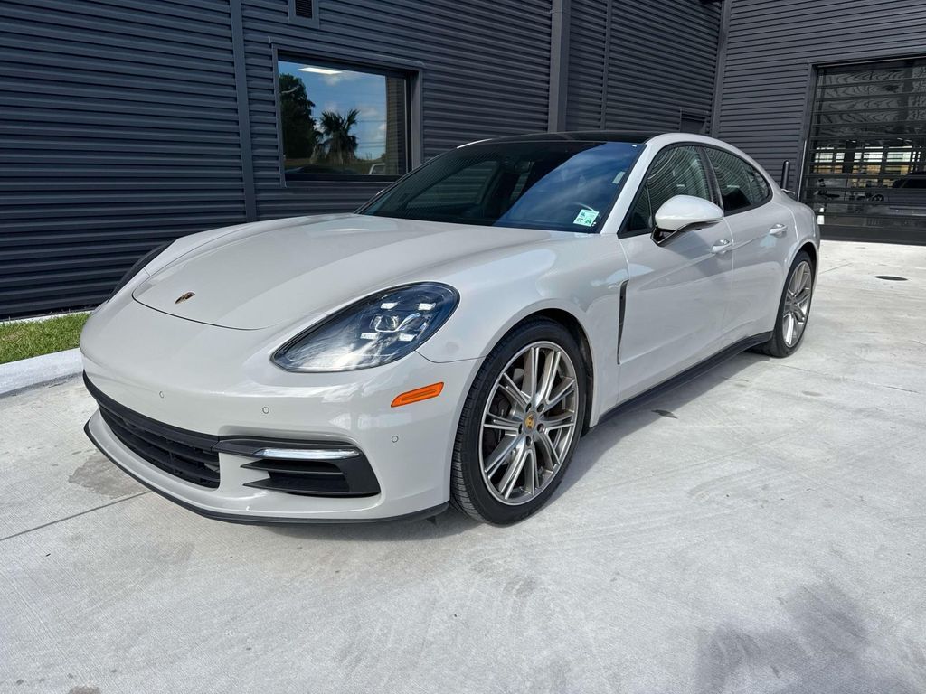 2018 PORSCHE Panamera