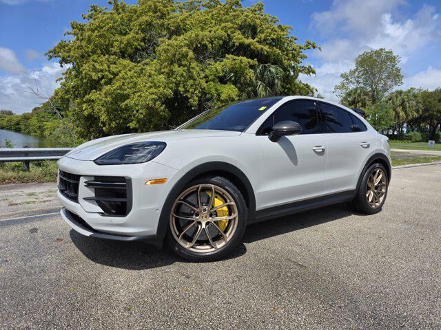 2024 PORSCHE Cayenne