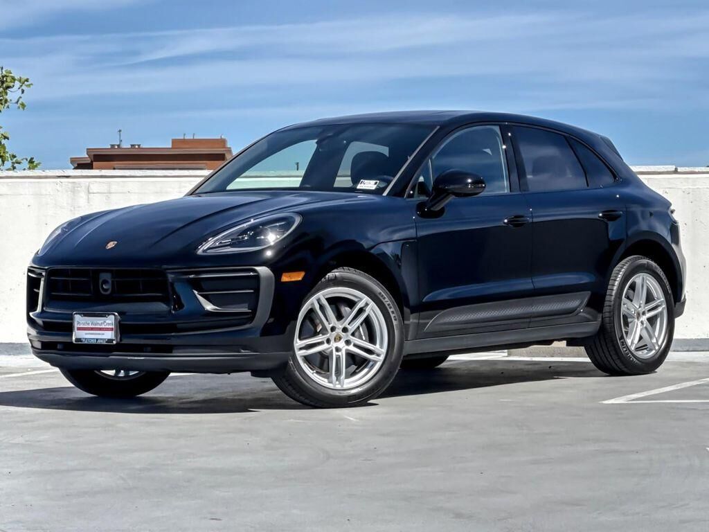 2026 PORSCHE Macan