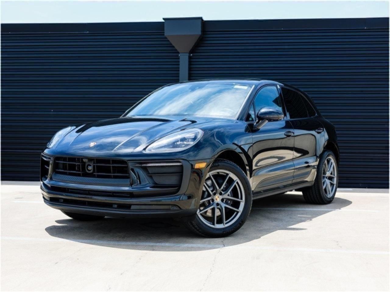 2025 PORSCHE Macan