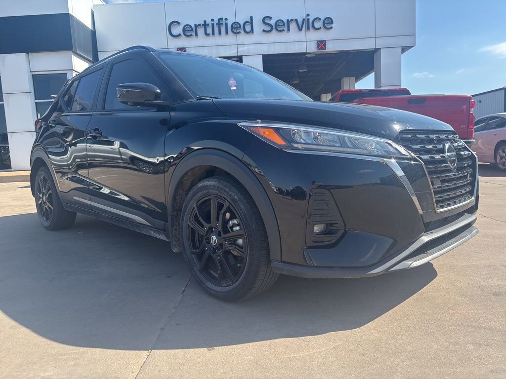 2021 NISSAN Kicks