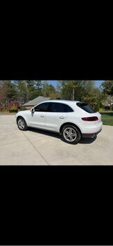 2016 PORSCHE Macan