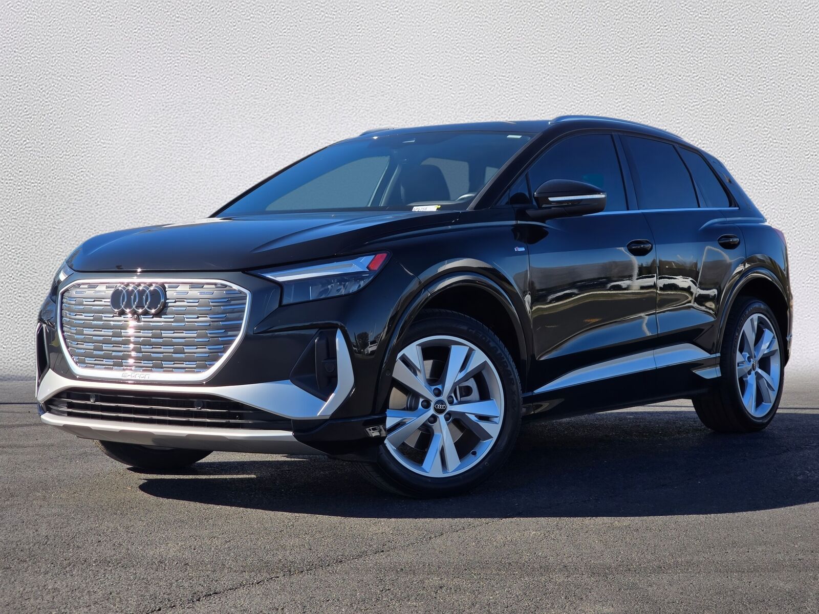 2023 AUDI Q4