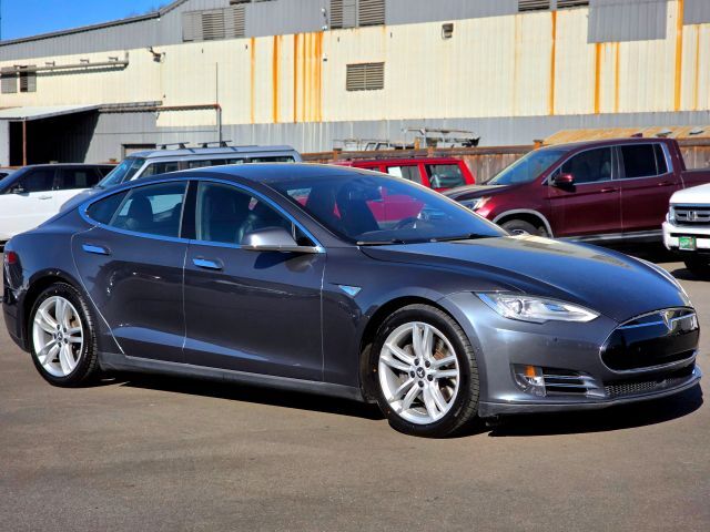 2015 TESLA Model S