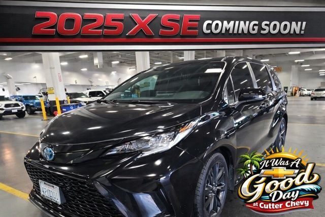 2025 TOYOTA Sienna