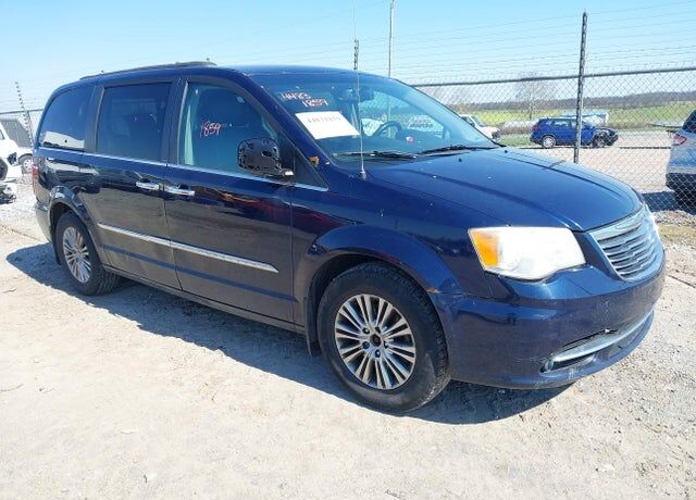 2013 CHRYSLER Town and Country