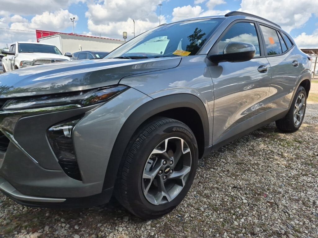 2025 CHEVROLET Trax