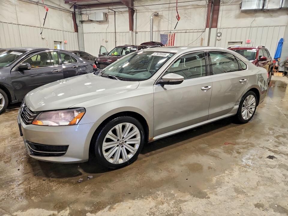 2012 VOLKSWAGEN Passat