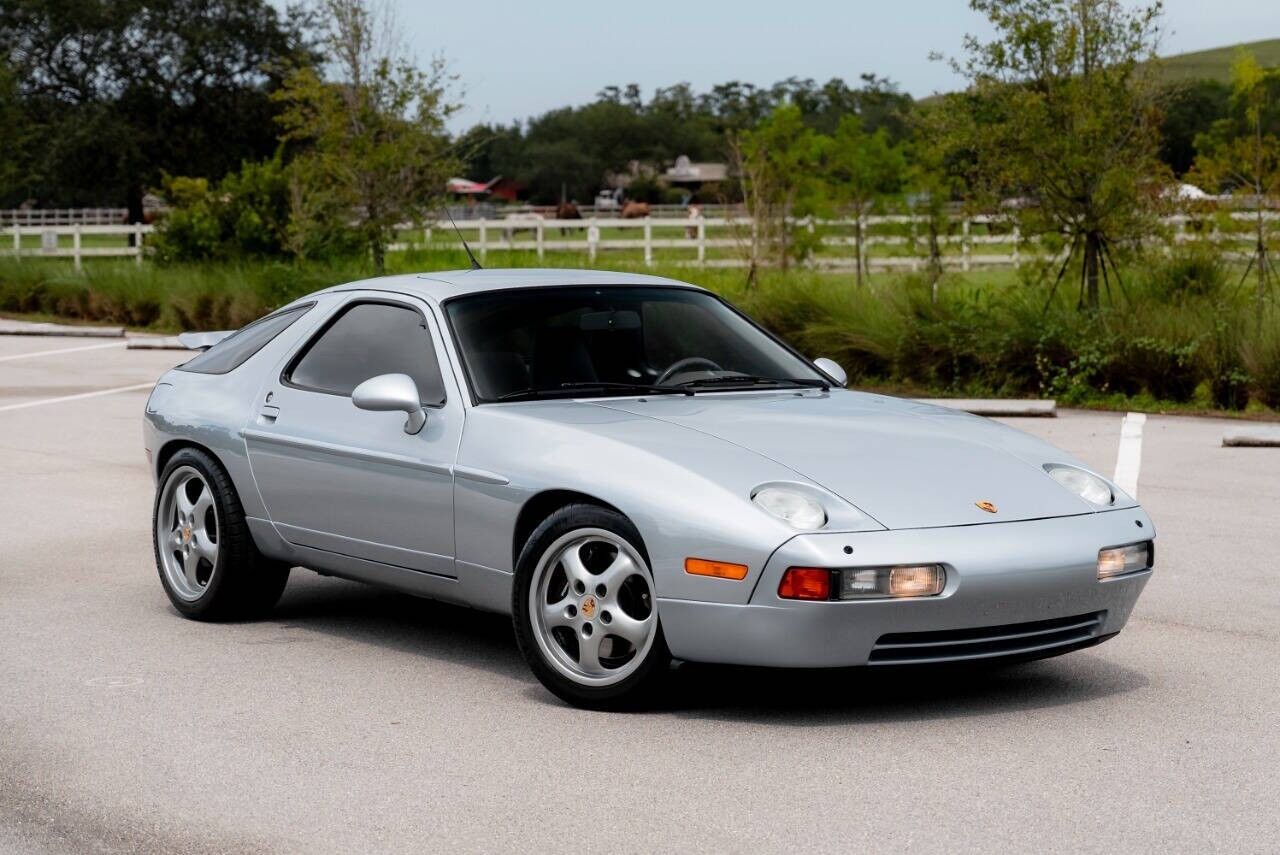 Porsche 928