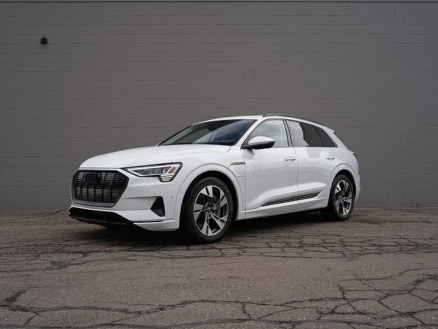 2022 AUDI e-tron