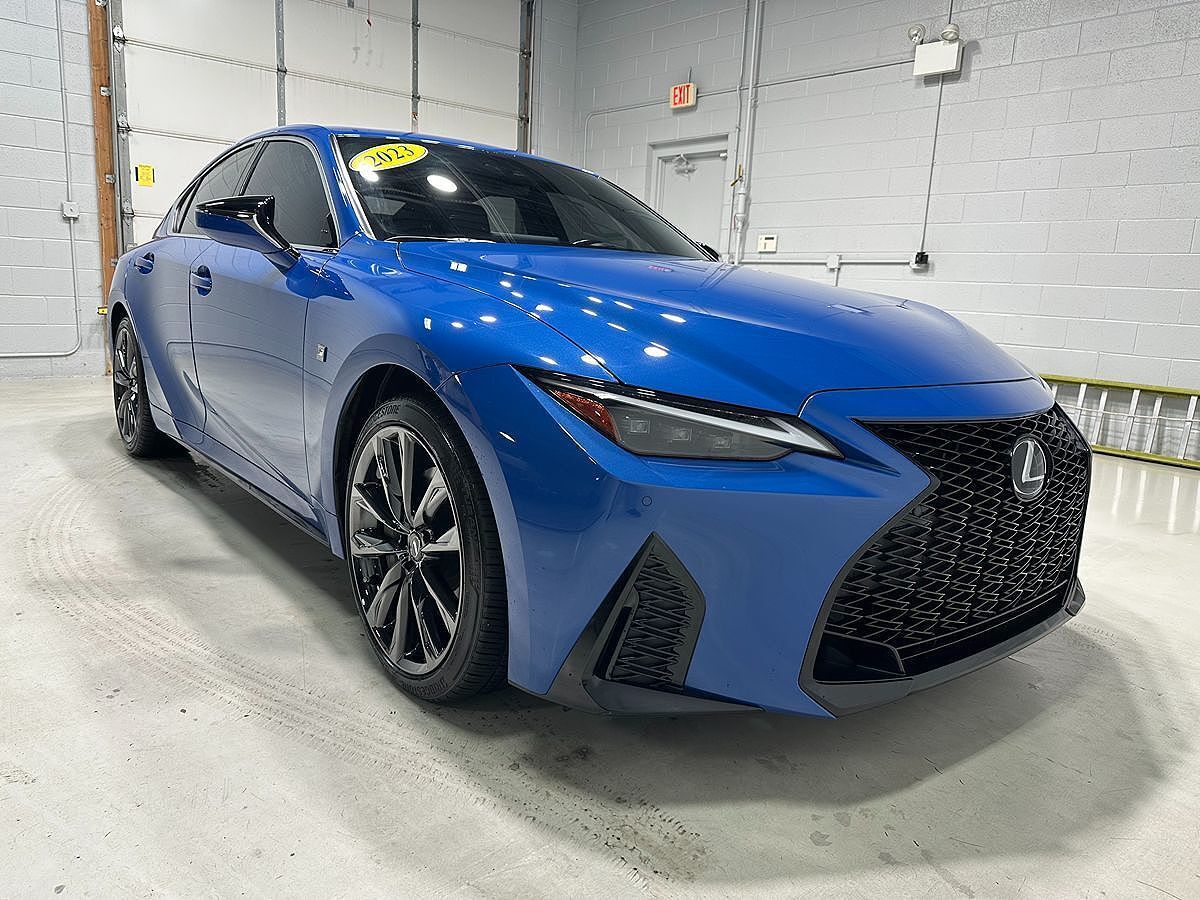 2023 LEXUS IS