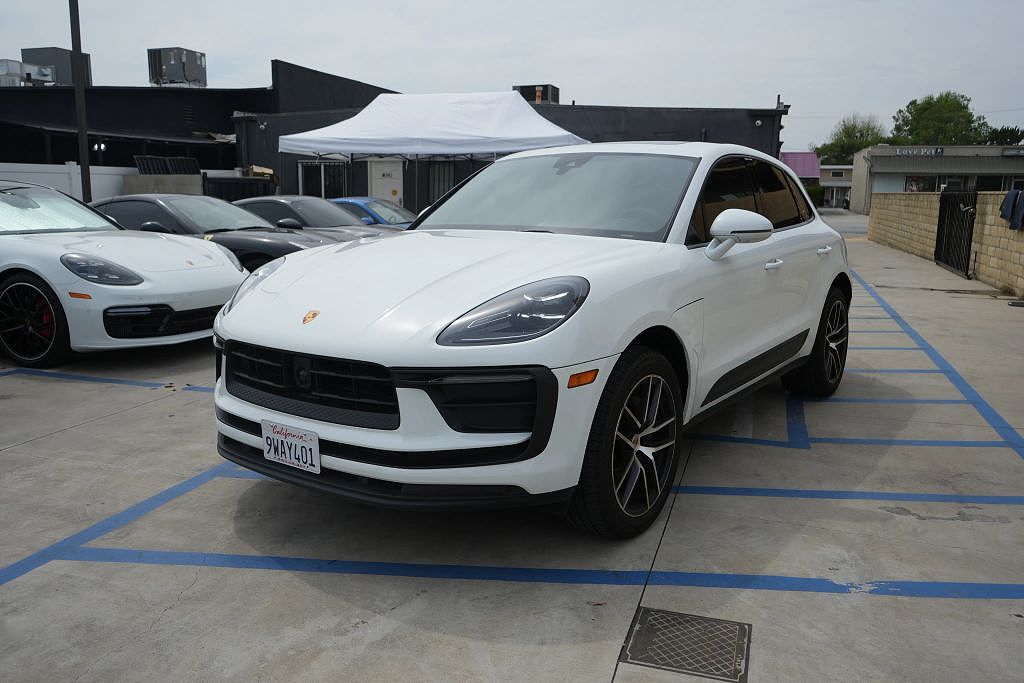2024 PORSCHE Macan