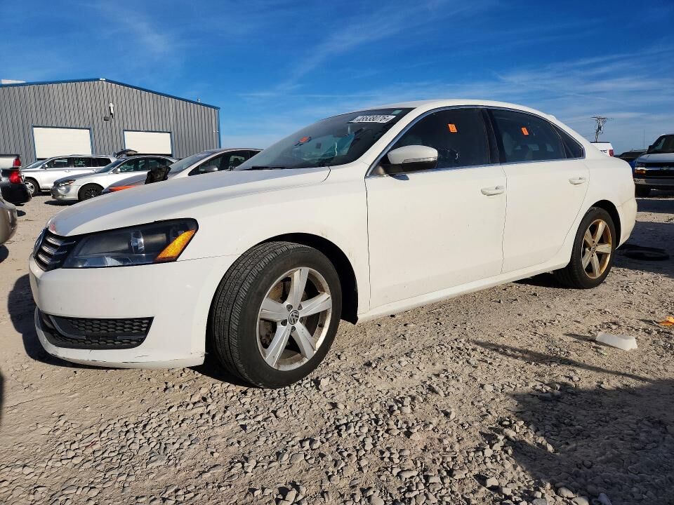 2014 VOLKSWAGEN Passat