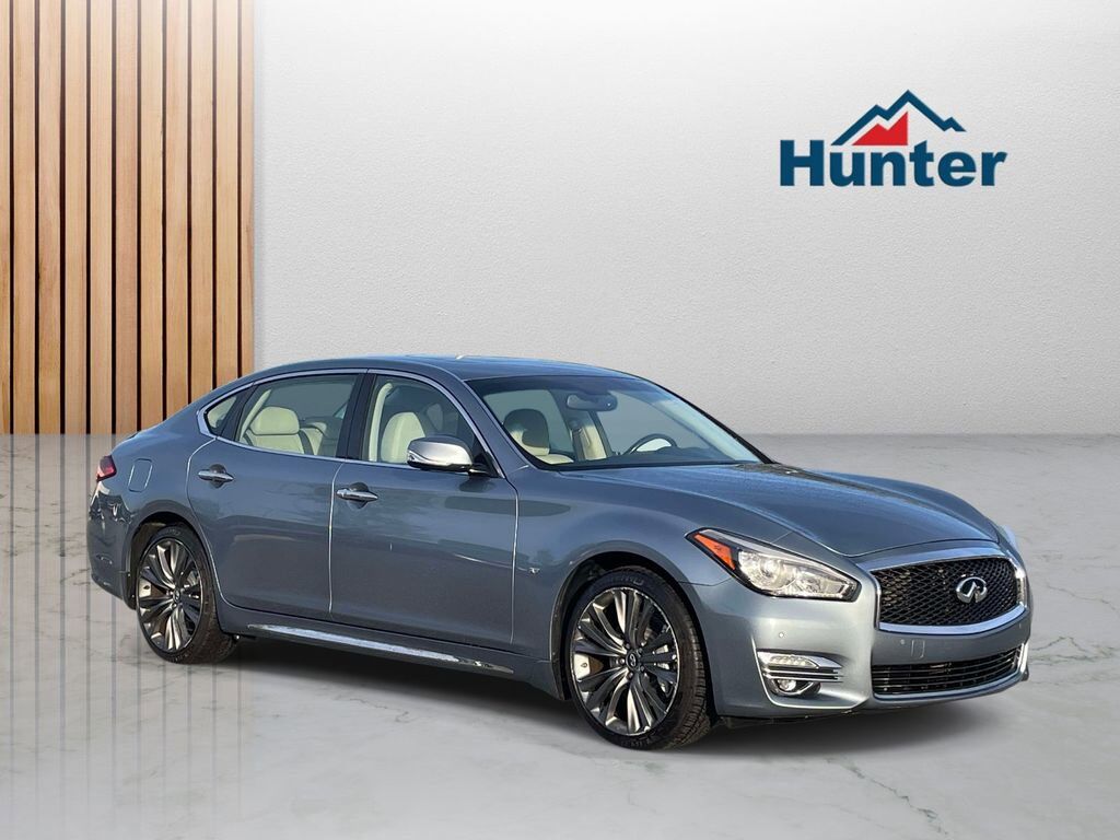 2017 INFINITI Q70L