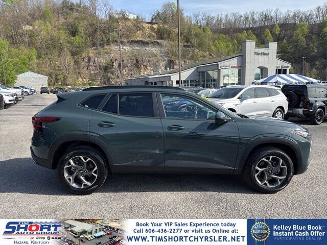 2025 CHEVROLET Trax