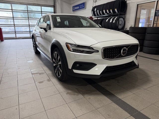 2026 VOLVO V60CC