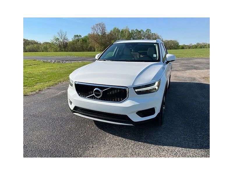 2020 VOLVO XC40