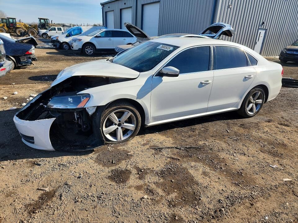 2014 VOLKSWAGEN Passat