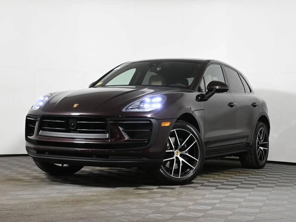 2025 PORSCHE Macan