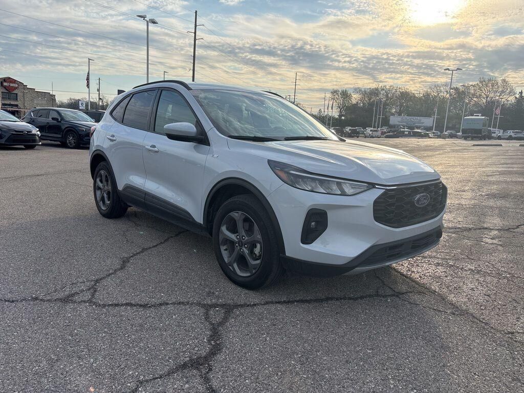 2025 FORD Escape