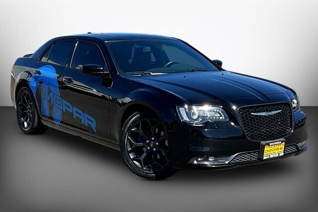 2019 CHRYSLER 300