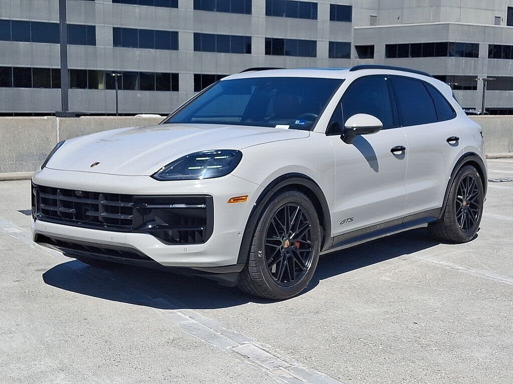 2025 PORSCHE Cayenne