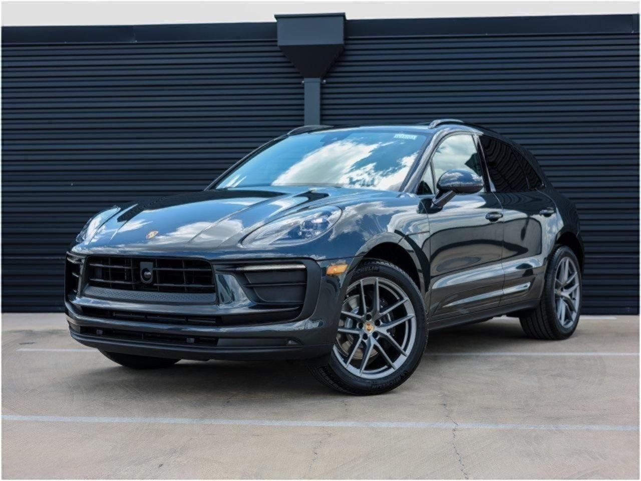 2025 PORSCHE Macan