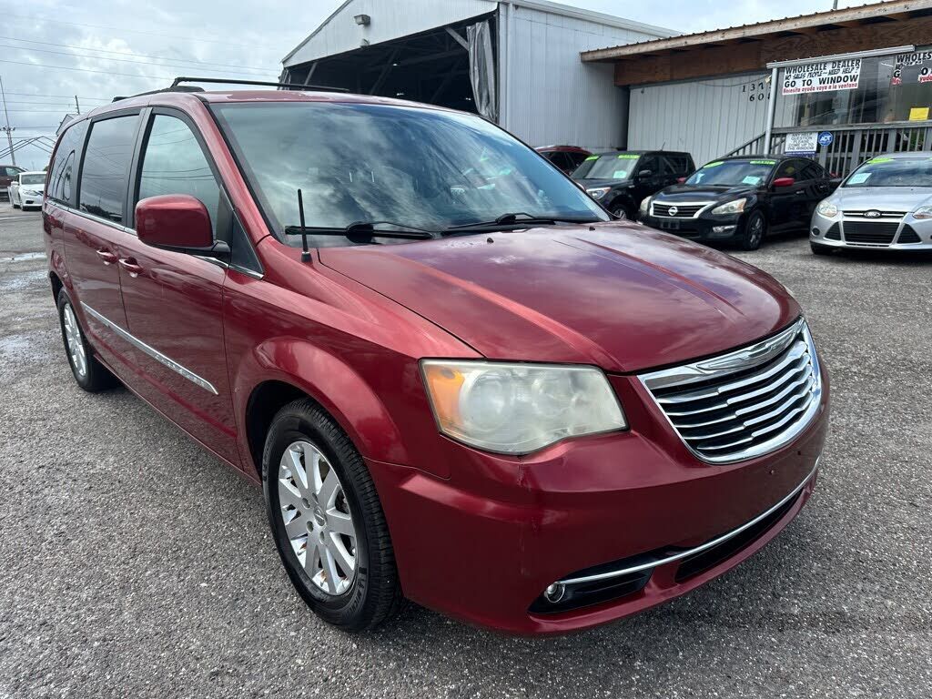 2014 CHRYSLER Town and Country