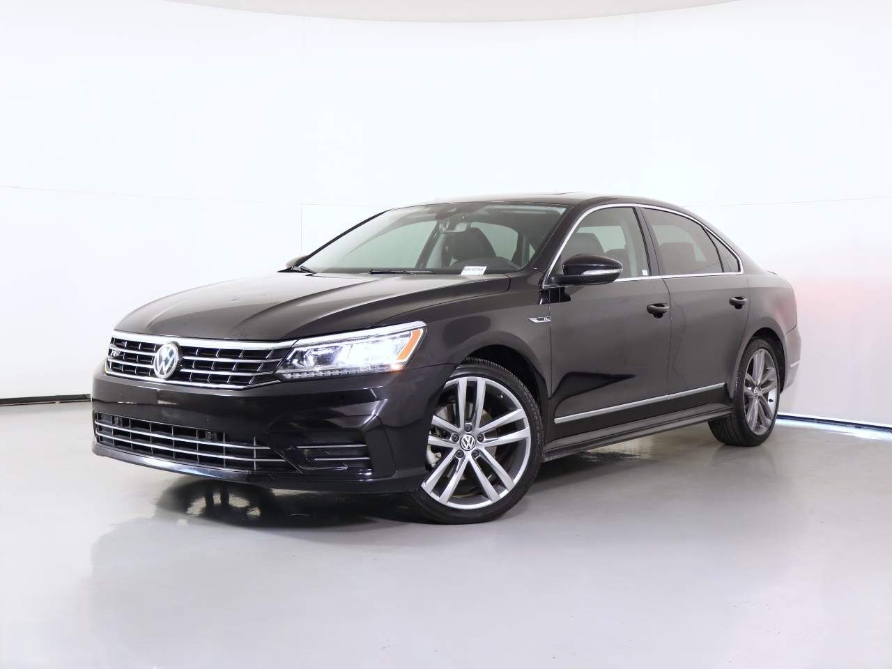 2019 VOLKSWAGEN Passat