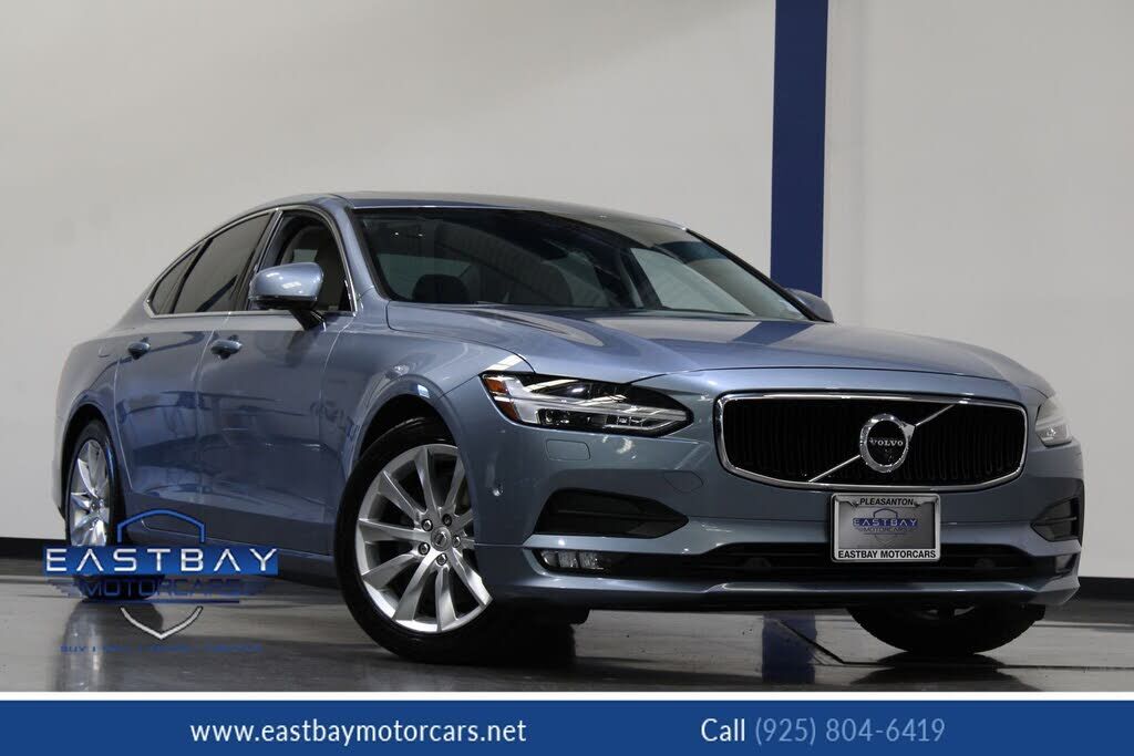 2017 VOLVO S90