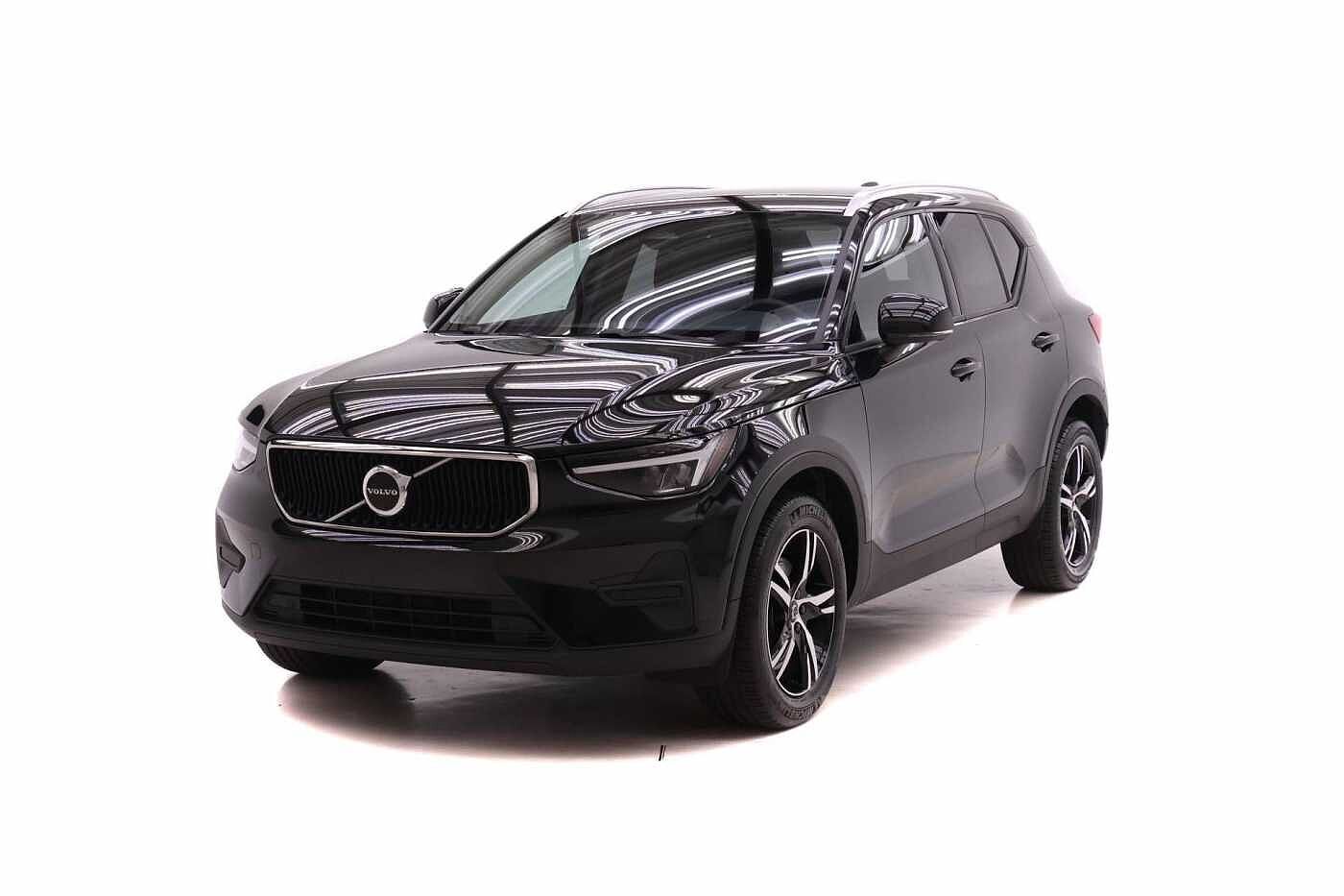 2023 VOLVO XC40